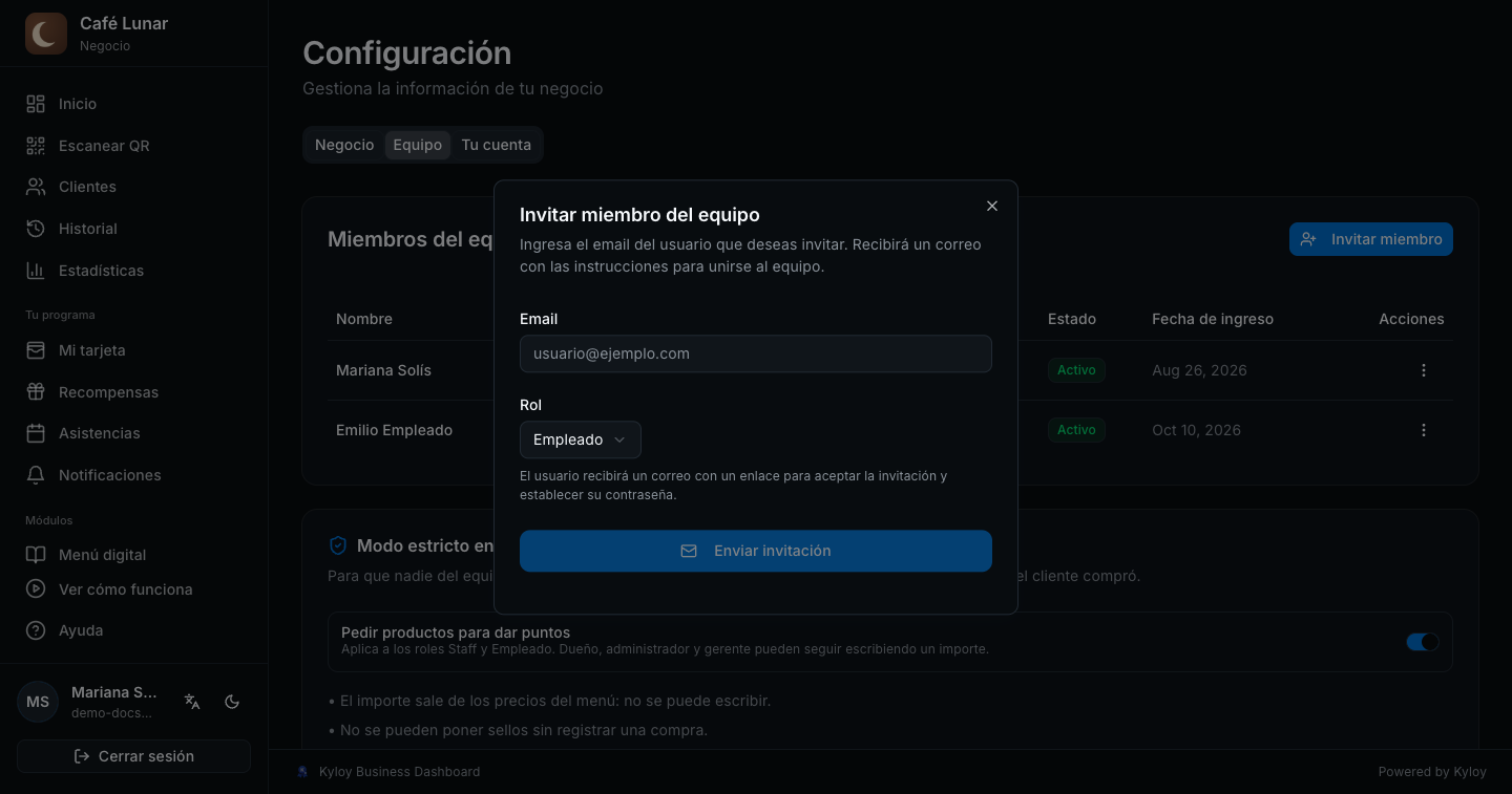 La ventana «Invitar miembro del equipo» con el correo y el rol